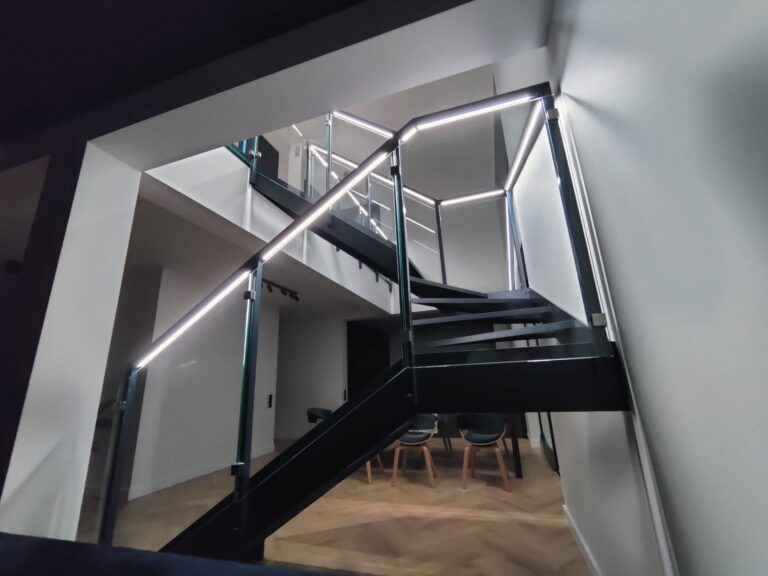 Balustrady szklane z LED